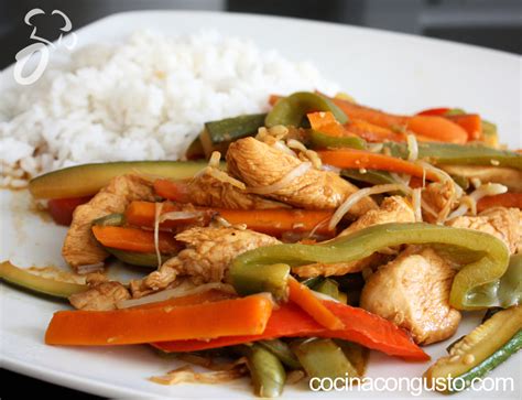 Para preparar este arroz con pollo y verduras, necesitaremos los siguientes. Cocina Con Gusto - Salteado de verduras con pollo y arroz ...