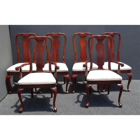 It consists of table, 4 side chairs, 2 armed chairs; Vintage American of Martinsville Queen Anne Style Dining ...