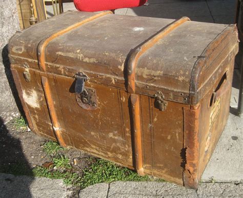 Uhuru Furniture And Collectibles Sold Cedar Lined Trunk