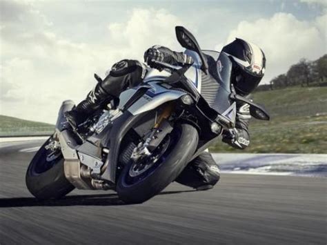 It consists of 155.1 cc engine. Yamaha YZF- R1 and R1M 2015 Launched in India: Yamaha ...
