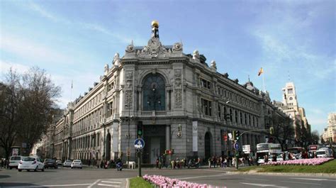 Fundado en madrid en 1782 por carlos iii, hoy el banco es miembro del sistema europeo de bancos centrales y también es la autoridad nacional competente de españa para la supervisión bancaria dentro del mecanismo único de supervisión. Los inspectores dicen que el Banco de España tenía ...