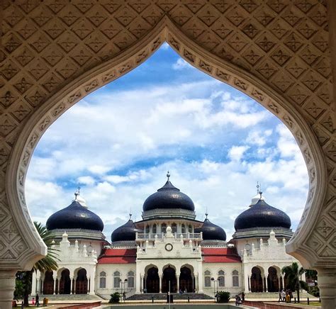 Beberapa di antaranya seperti foto simpang lima malah tidak diketahui tahun pengambilan dan asal sumbernya aslinya. Aceh Yang Dulu Bukanlah Yang Sekarang | Ngehekal