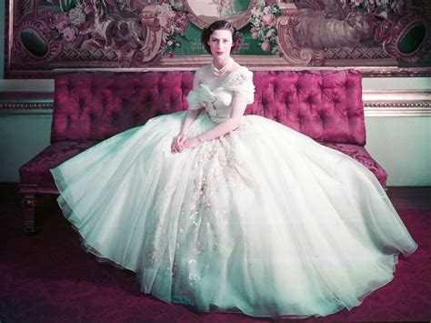 A Must See Exhibition In London Christian Dior Gowns Dior Gown