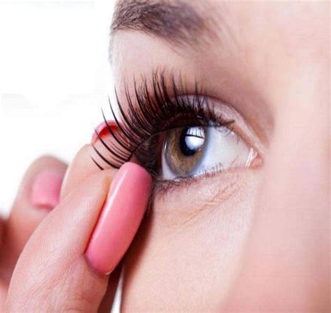 Also, the best glue to use as we. How to Apply Magnetic Eyelashes in 4 Steps | StyleWile