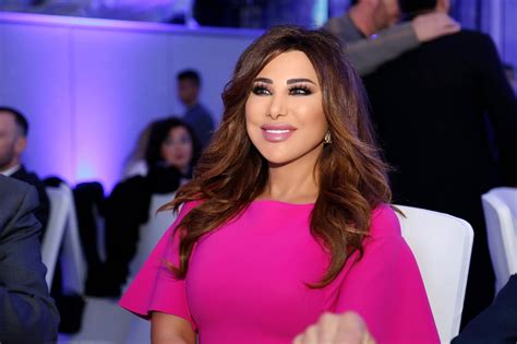 أثارت المطربة اللبنانية نجوى كرم جدلا كبيرا، خلال الساعات الأخيرة، عقب تسريب مقطع فيديو من وقائع تصوير (كليب) أغنيتها الجديدة ملعون أبو العشق، بإحدى الشوارع اللبنانية، وهي من كلمات عامر لاوند، وألحان وتوزيع علي حسون، وتقوم بتصويرها تحت إدارة. نجوى كرم تحقق 13 مليون مشاهدة بـ"ملعون أبو العشق" - اليوم ...