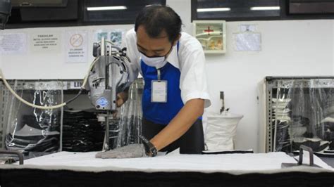 Dapatkan dengan cara klik disini!!! Industri garmen dan pasar bebas Asean - BBC News Indonesia