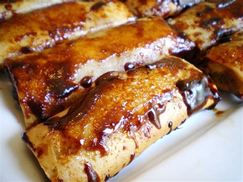 Also known as lumpiang saging (filipino for banana lumpia), is a philippine snack made of thinly sliced bananas (preferably saba or cardaba bananas), dusted with brown sugar, rolled in a spring roll wrapper and fried. Turon Recipe ~ Easy Dessert Recipes