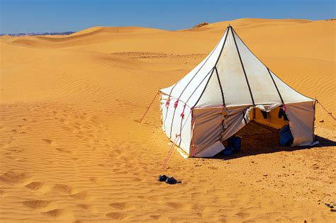 Desert Tent Pictures Download Free Images On Unsplash