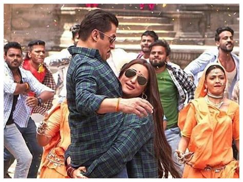 Did You Know Sonakshi Sinha Once Lifted Salman Khan On The Sets Of