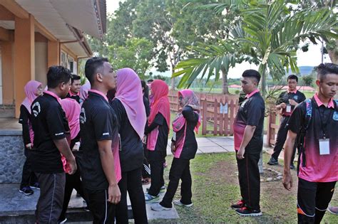 Refleksi kuliah ceramah dan teori forum sayangi malaysiaku bina insan guru vokasional(bigv) sesi 2017/2018 tarikh: Program Bina Insan Guru PISMP Ambilan Jun 2015 Institut ...