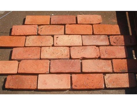 Ganz egal ob für wohnzimmer, für küche, für terrasse, balkon oder im bad, terracotta fliesen eigenen sich. terracotta Bodenplatten Klinker Mauersteine Backsteine ...