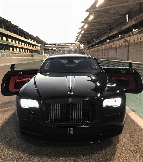For the ultimate in convenient luxury, the comfort entry system opens the door. Rolls Royce Wraith Black Badge : carporn