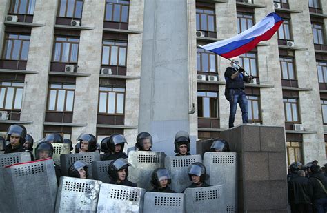 Pro Russia Protesters Seize State Buildings In Eastern Ukraine Wsj