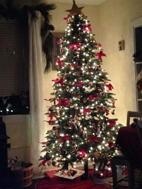 2014 Xmas Tree Using Red Bows And White Lights Christmas Tree