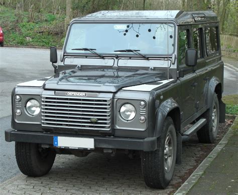 Fileland Rover Defender Front Wikimedia Commons