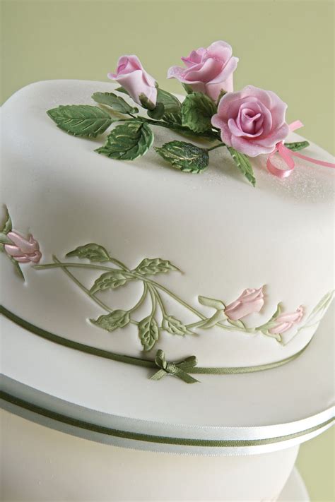 12 cake design ideas under php2,500. This simple side design has been created with our Entwined ...