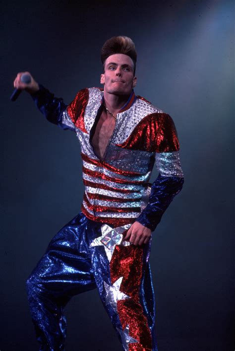 Vanilla Ice S To The Extreme Turns Revisit His Unforgettable S Looks