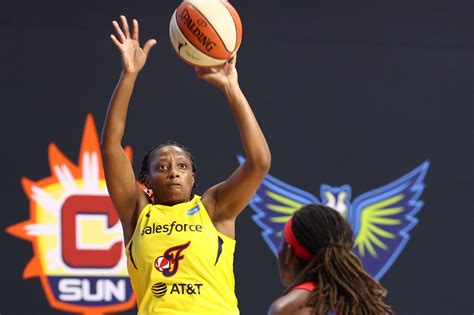 Mitchell rounded out her fifth wnba season with career high averages in points (12.7), rebounds (3.4), assists (2.6) and minutes played (26.4). WNBA: Kelsey Mitchell's efficiency leads to greater ...