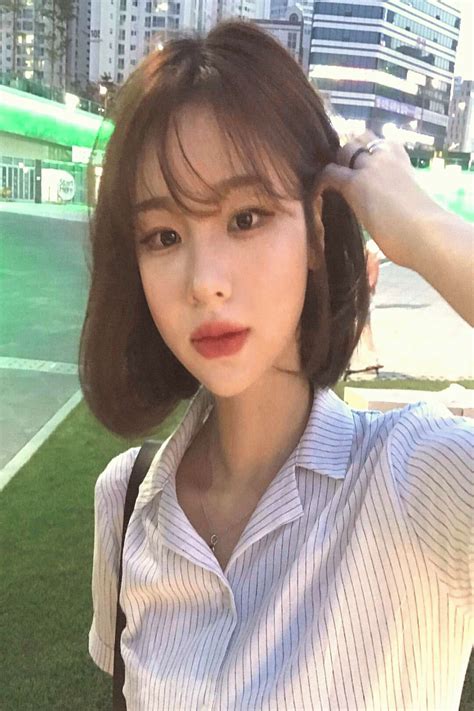 Korean bangs have caught the attention of fashion and hairstyling experts. 17 Showy Korean Hairstyles Short Bangs cabello corto in ...
