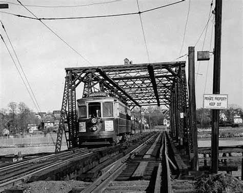Trolley Crossing The Midtown Bridge Midtown Brooklyn Bridge Landmarks