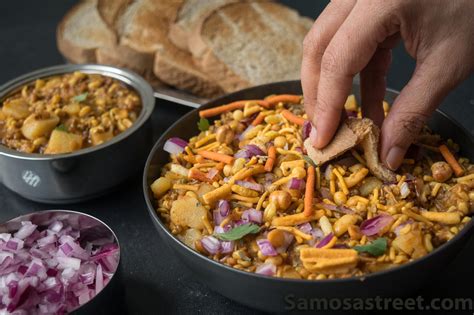 Misal pav recipe with step by step pictures. Onion Gsrlic Powder For Misal Pav - Misal Pav Misal Recipe ...