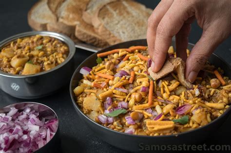 Scopri ricette, idee per la casa, consigli di stile e altre idee da provare. Onion Gsrlic Powder For Misal Pav - Misal Pav Misal Recipe ...