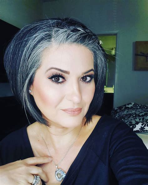 Gorgeous Gray Hair Styles To Try While Transitioning To Gray Hair