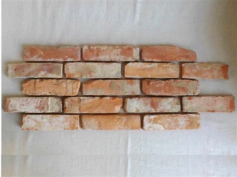 Das verfliesen einer wand erfordert gerade beim halbhohen verlegen etwas handwerkliches geschick.fliesen zu legen. Klassisch rote Antikriemchen Klinkerriemchen original ...