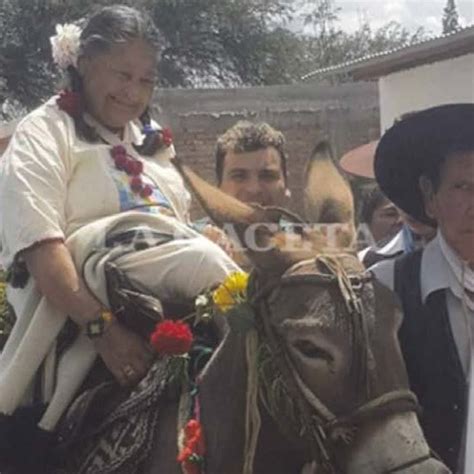 Die figuren, die auf den märkten feilgeboten werden, sind neueren datums und ausschließlich für touristen hergestellt worden. Doña Gollita is the new Miss Pachamama in Amaicha del ...