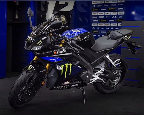 Checkout yzf r15 v3 pictures in different angles and in great details. R15 V3 Images : 2019 Yamaha Yzf R15 V3 0 With New Colours And Graphics Launched In Indonesia ...