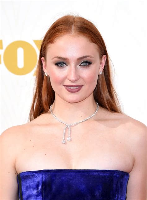 Sophie Turner Emmys 2015 Hair And Makeup On The Red Carpet Pictures