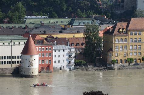 Rosenheim24.de hat aktuelle nachrichten aus den bereichen: File:Subsiding flood 2013 Passau 02.jpg - Wikimedia Commons