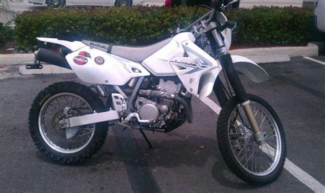 It has a powerful 400cc single engine with a 5 speed gearbox and excellent handling. 2009 Suzuki DR-Z400S Dual Sport for sale on 2040-motos