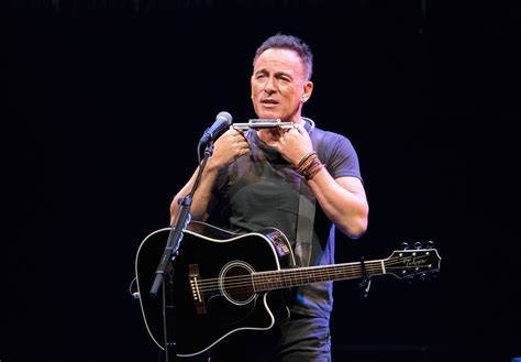 Il s'agira de la quatrième participation de bruce springsteen à cette initiative, après 1995, 2010 et 2016. Bruce Springsteen Extends Broadway Run Through December ...