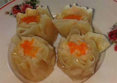 Cara membuat dimsum tidaklah terlalu sulit, kamu bisa mengikuti resep dari executive chef hotel santika premiere slipi. Resep Dimsum ayam udang oleh dhea - Cookpad