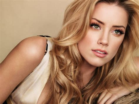 Amber Heard American Actress And Model Celebrity Girl Wallpaper 001