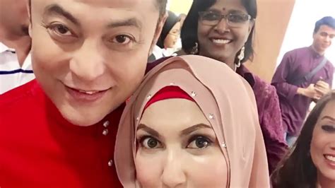 Terbaharu, fizo sekali lagi menjadi 'bahan' netizen apabila meninggalkan komen di ruangan instagram pembaca berita tv3, hawa rizwana redzuan. Wajah TERKINI Zakiah Anas Bekas Pembaca Berita TV3 ! - YouTube
