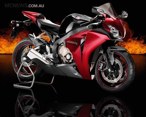 A cbr 1000rr fireblade possui freios abs de disco duplo na frente e simples atrás, possuindo pinças totalmente novas, mais leves e eficientes. 2009 Honda CBR1000RR Fireblade | Honda cbr 1000rr, Honda ...