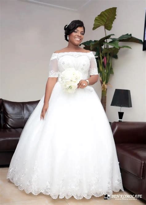 2016 Vintage Beaded Lace Plus Size Ball Gown African Wedding Dress With Illusion Short Sleeve