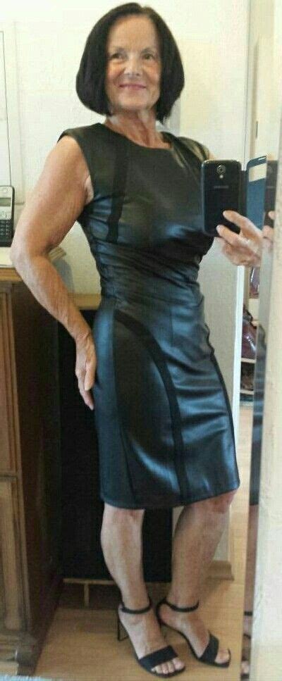 Sexy Granny In Tight Leather Dress Shine Du Wirst Oma Leder Und Schwarzes Leder