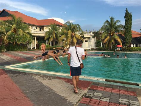 Malah wanita yang disifatkan sebagai golongan yang lemah lembut dikatakan tidak sesuai dengan aktiviti. USPTN TERENGGANU: PEMANTAUAN SUKAN AKUATIK - RENANG