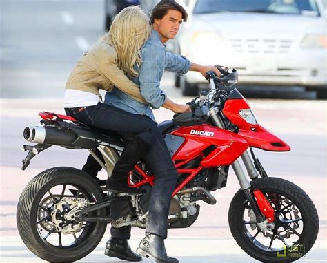 Tom Cruise En Moto Ducati Hypermotard Motorcycle Passenger Tom Cruise