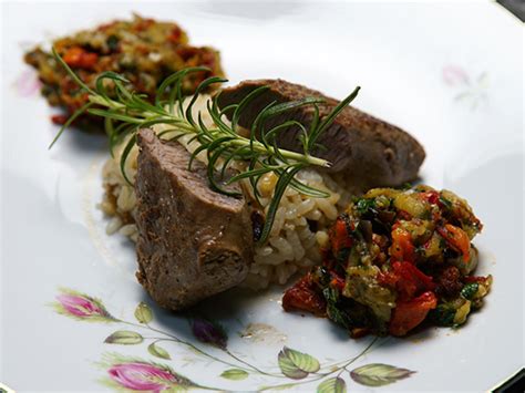 Lammfilet mit gehacktem Gemüse und Sultan Pilave Rezept