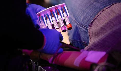 Us Fda Eases Restrictions On Blood Donation Reuters
