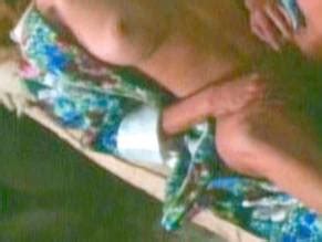 Julie Hughes  nackt