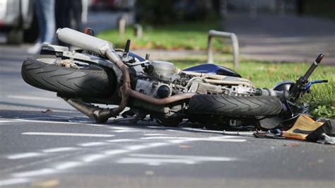 Tödlicher Unfall im Lahn-Dill-Kreis: Motorradfahrer stirbt nach