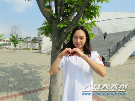 Jun 08, 2021 · 한국 여자배구대표팀(세계랭킹 14위)이 세계최강 미국(1위)에 완패해 6연패를 당했다. 진심인터뷰'세계1위 기록' 인어공주 김서영"전광판 보며 '말도 ...