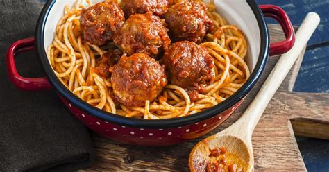 Découvrez cette recette de boulettes végétariennes par croquons la vie. Spaghettis aux boulettes de viande | Recette | Boulette de ...