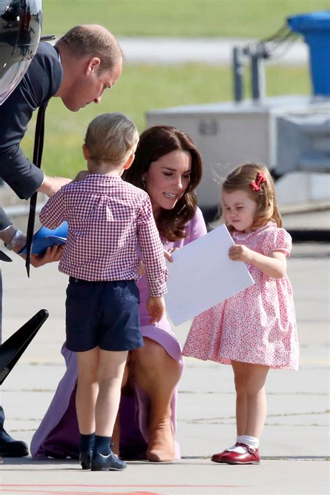 Where am i going next? Watch Kate Middleton Expertly Calm Princess Charlotte ...