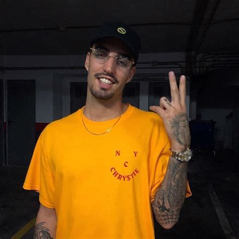 Callando las pena' como pa' que el resto no me vea tan mal encerra'o en el estudio, mi zona 'e confort, no me pueden tocar si quieren pelea, que venga y la busque, no me va a ganar (nah) mami, no sé qué hora e', eh, oro en los molare' cambio los modale' duko se toma tre', me creo sócrates mejor no lo tratés, duko sabe cómo es goleo como. Pin de Jordi Cabezas en Rels B | Fotos de palomas, Skinny ...
